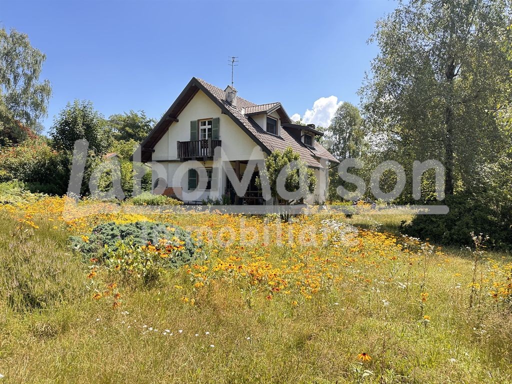 CITTIGLIO Villa immersa nella natura