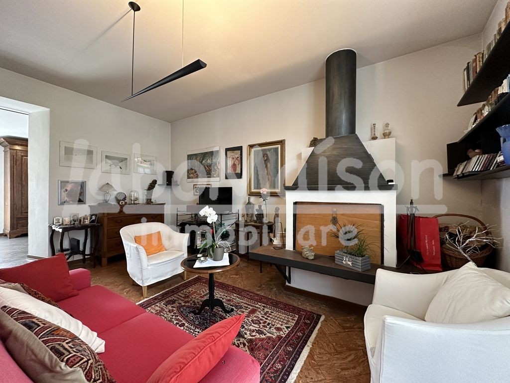 COMERIO appartamento su due livelli