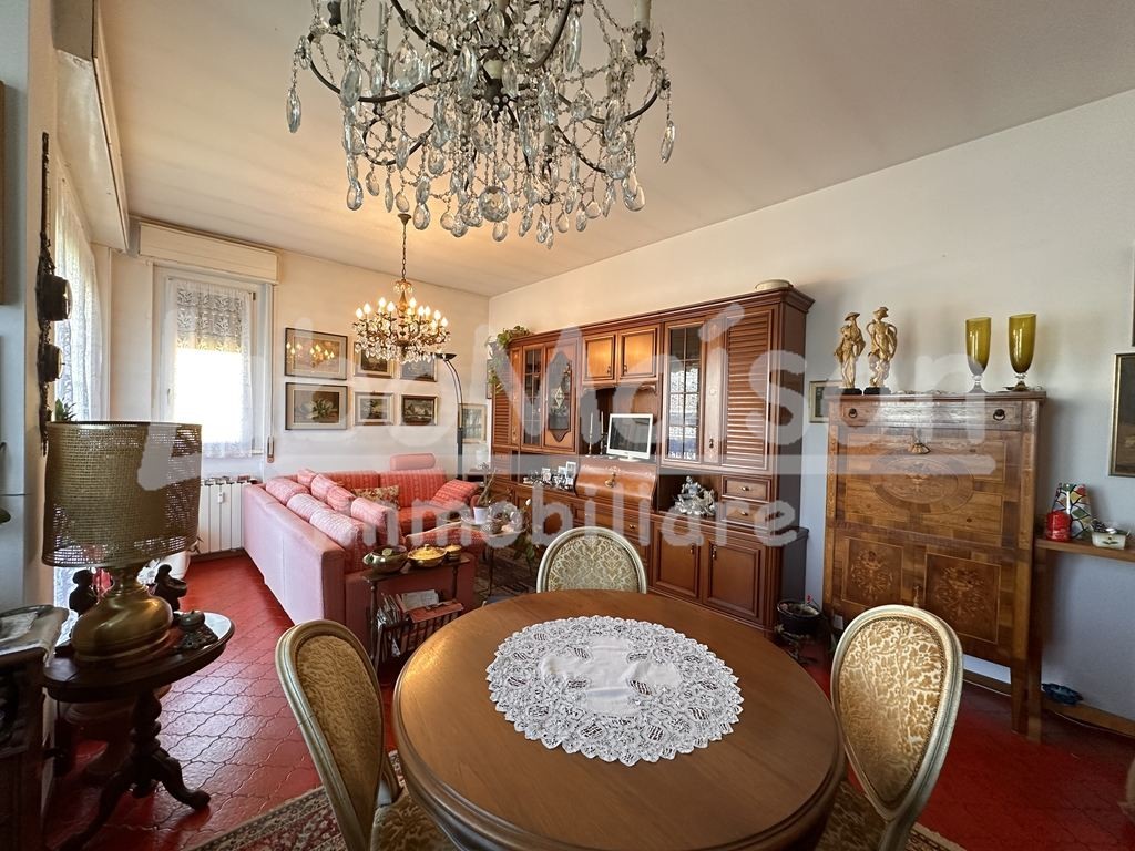 GAVIRATE quadrilocale ultimo piano