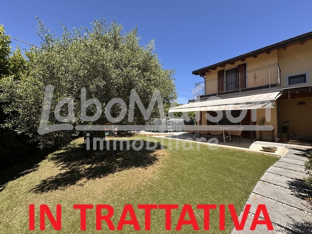 BESOZZO olginasio villetta di testa con giardino