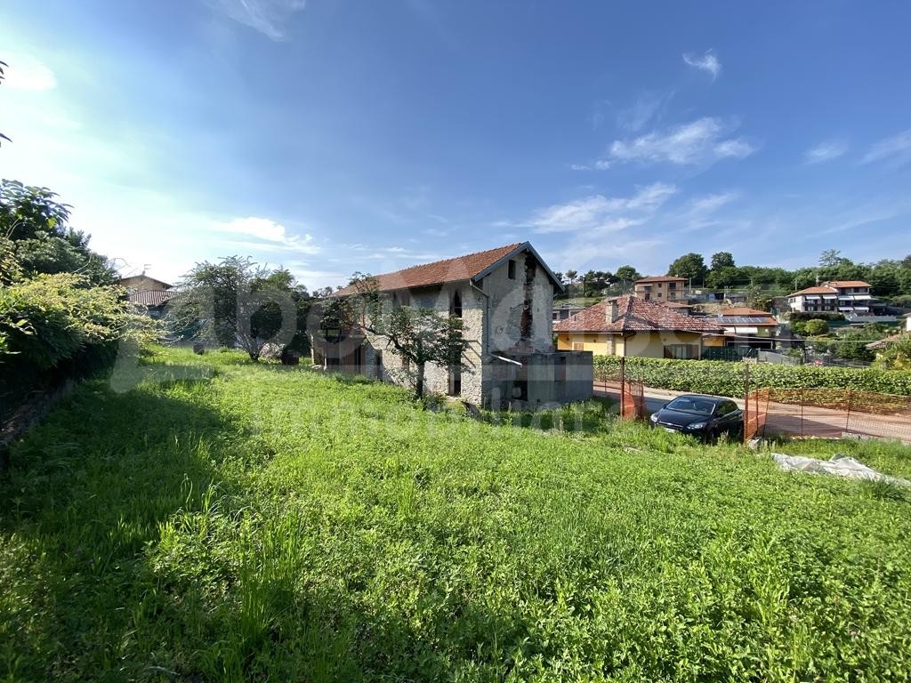 BESOZZO Bogno Rustico con giardino