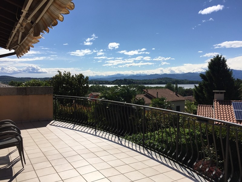GAVIRATE bilocale con terrazzo vista lago
